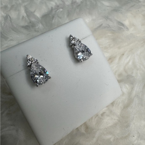 New Sterling Silver 925 Teardrop Stud Earrings - Picture 4 of 5